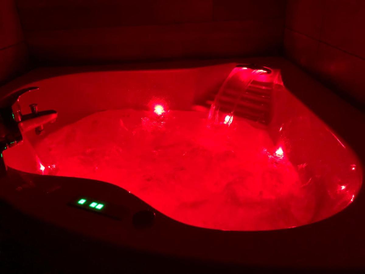 Studio Cocooning Spa, Lit Xxl, Cour Exterieure Le Puy-en-Velay Ngoại thất bức ảnh